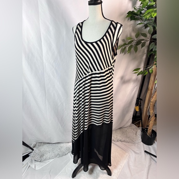 Ellen Parker dress sleeveless stretchy white/black stripes sheer black trim - Picture 10 of 13